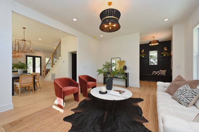 1212 Stockell St, Nashville, TN 37207