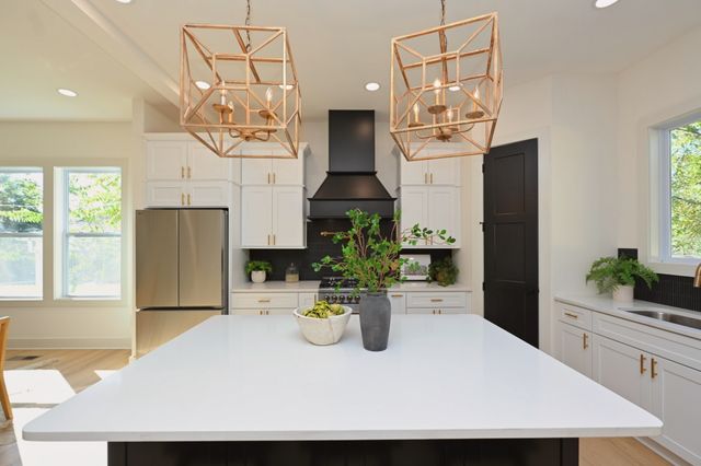 1212 Stockell St, Nashville, TN 37207