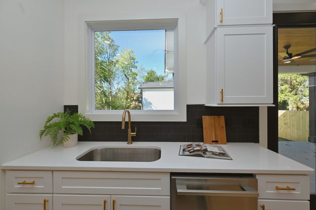 1212 Stockell St, Nashville, TN 37207