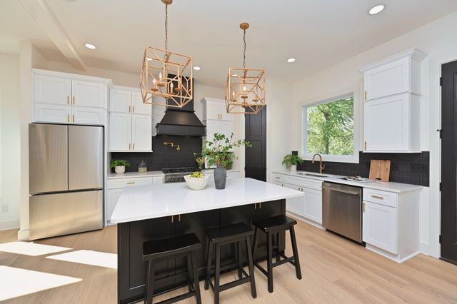 1212 Stockell St, Nashville, TN 37207