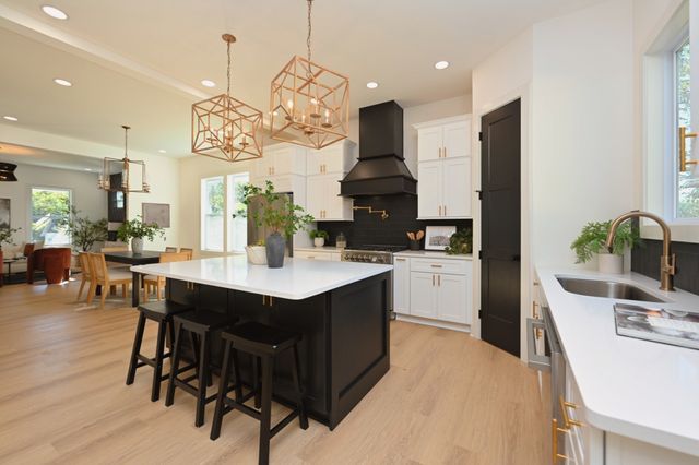 1212 Stockell St, Nashville, TN 37207