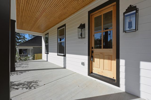 1212 Stockell St, Nashville, TN 37207