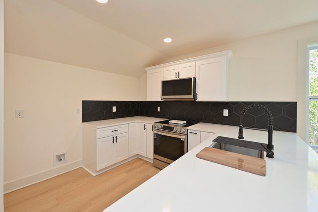 1212 Stockell St, Nashville, TN 37207