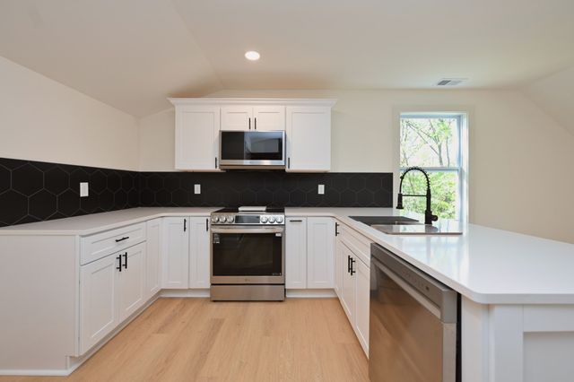 1212 Stockell St, Nashville, TN 37207