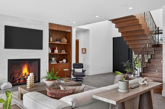 370 BELLEAIR DRIVE NE, St Petersburg, FL 33704