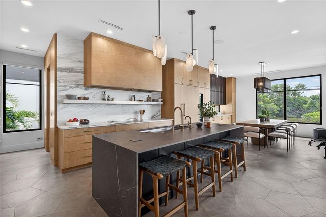 370 BELLEAIR DRIVE NE, St Petersburg, FL 33704