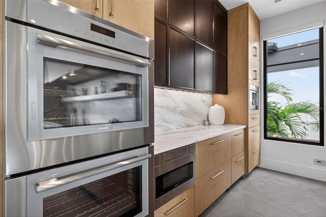 370 BELLEAIR DRIVE NE, St Petersburg, FL 33704