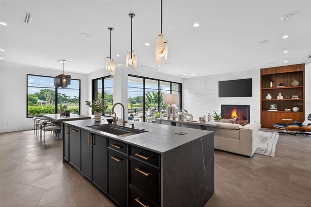 370 BELLEAIR DRIVE NE, St Petersburg, FL 33704