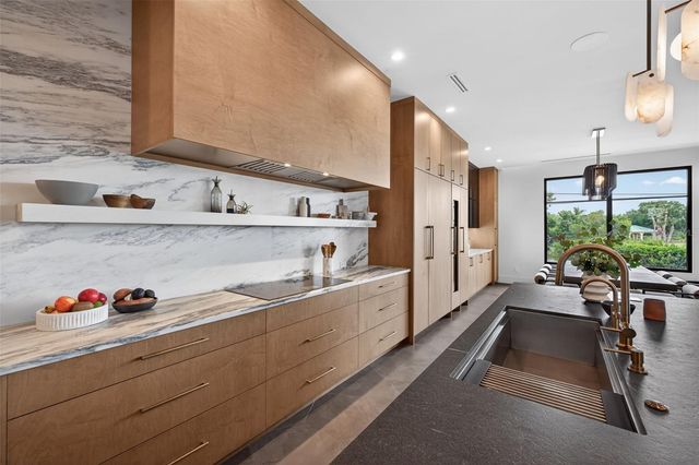 370 BELLEAIR DRIVE NE, St Petersburg, FL 33704