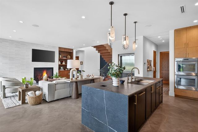 370 BELLEAIR DRIVE NE, St Petersburg, FL 33704