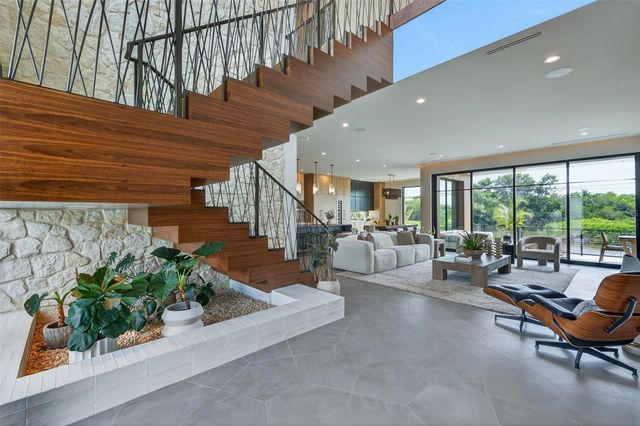 370 BELLEAIR DRIVE NE, St Petersburg, FL 33704