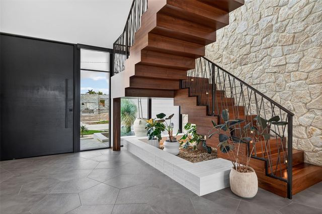 370 BELLEAIR DRIVE NE, St Petersburg, FL 33704