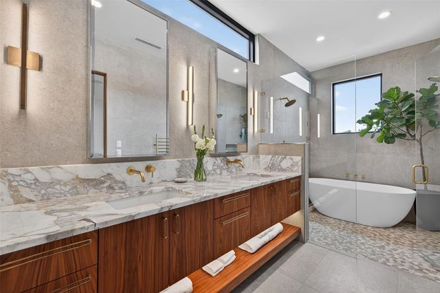 370 BELLEAIR DRIVE NE, St Petersburg, FL 33704