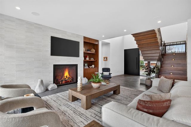 370 BELLEAIR DRIVE NE, St Petersburg, FL 33704