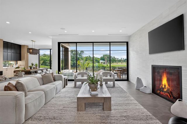 370 BELLEAIR DRIVE NE, St Petersburg, FL 33704