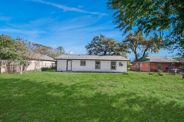 10507 Royal Oaks Drive, Houston, TX 77016