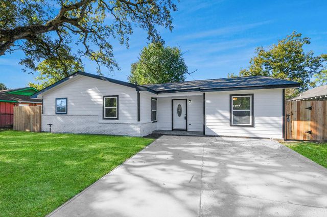 10507 Royal Oaks Drive, Houston, TX 77016