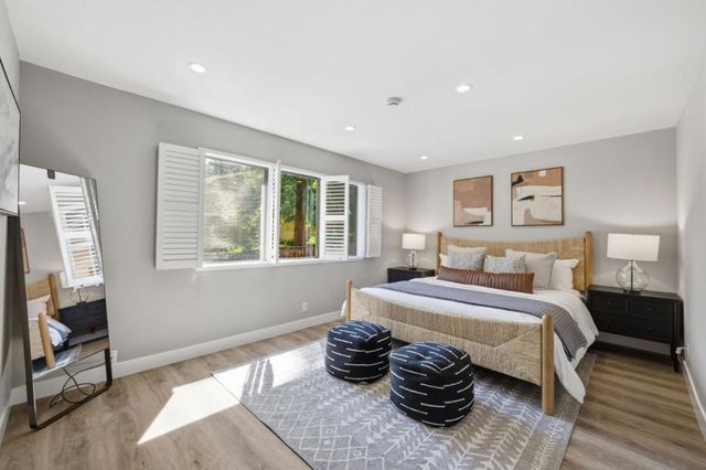 20760 4th Street 11, Saratoga, CA 95070