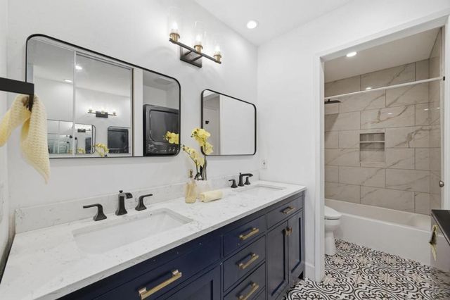 20760 4th Street 11, Saratoga, CA 95070