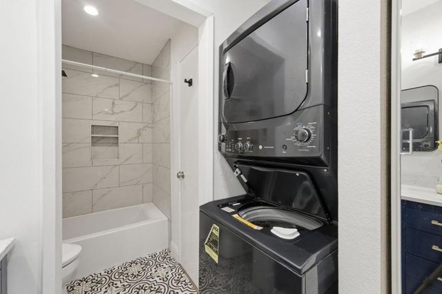 20760 4th Street 11, Saratoga, CA 95070