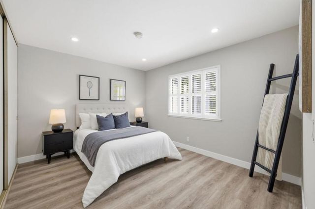 20760 4th Street 11, Saratoga, CA 95070