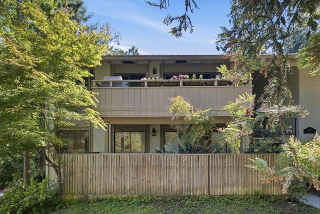 20760 4th Street 11, Saratoga, CA 95070