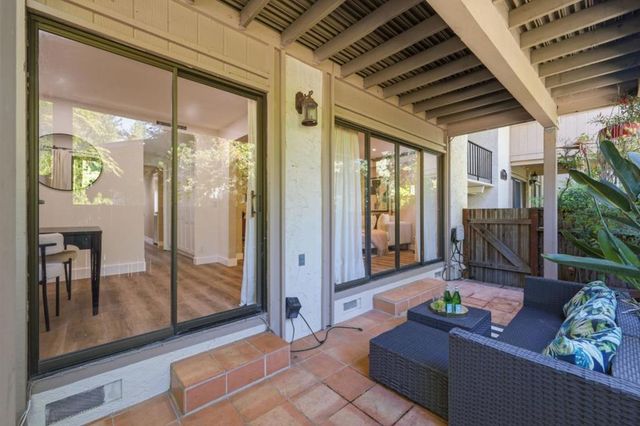 20760 4th Street 11, Saratoga, CA 95070