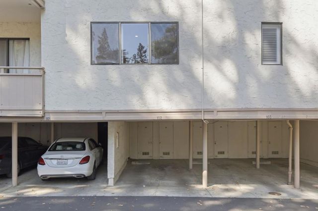 20760 4th Street 11, Saratoga, CA 95070