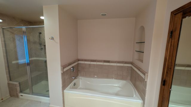 1102 S Oplaine Road, Gurnee, IL 60031