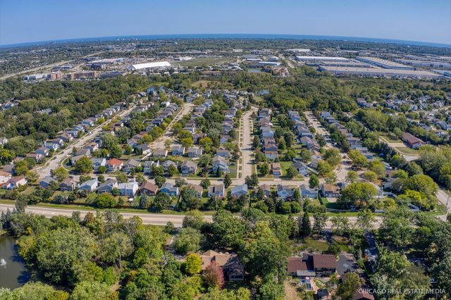 1102 S Oplaine Road, Gurnee, IL 60031