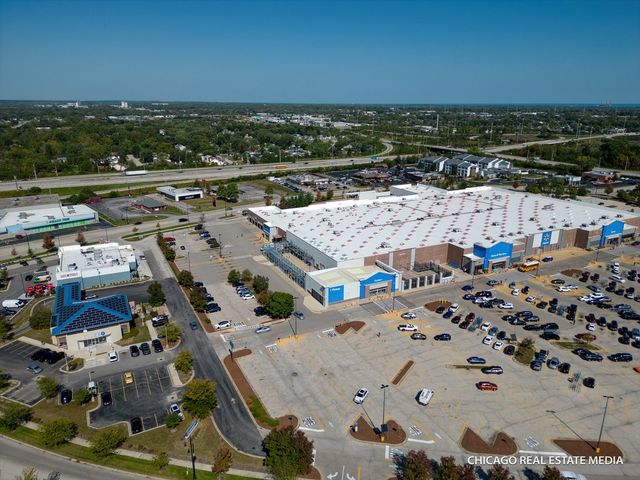 1102 S Oplaine Road, Gurnee, IL 60031