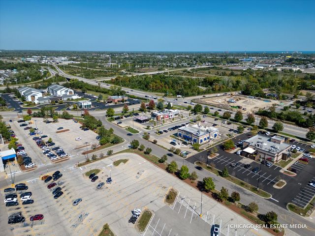 1102 S Oplaine Road, Gurnee, IL 60031