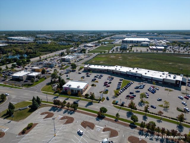 1102 S Oplaine Road, Gurnee, IL 60031