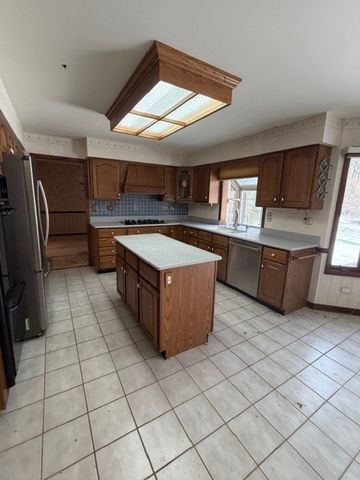 1102 S Oplaine Road, Gurnee, IL 60031