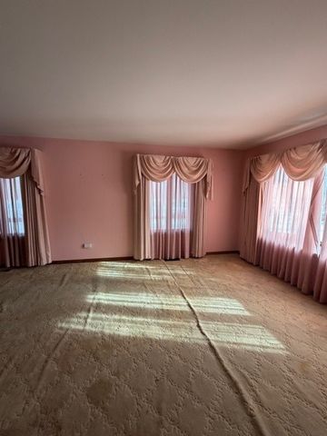 1102 S Oplaine Road, Gurnee, IL 60031