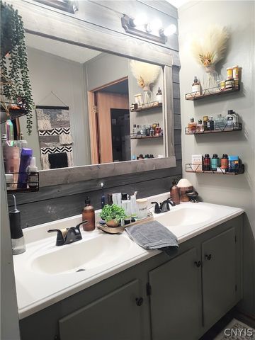 2314 California Road, Vienna, NY 13316