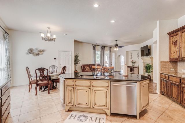 9823 Carriage Hill Lane, Frisco, TX 75035