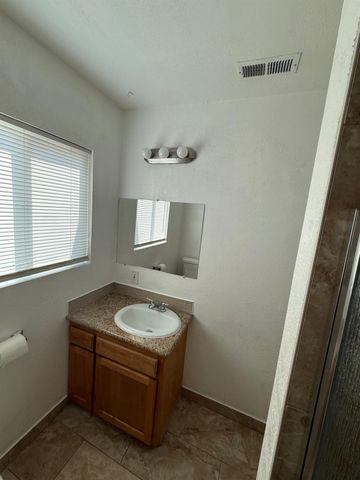 501 Rotan Ave, Madera, CA 93637