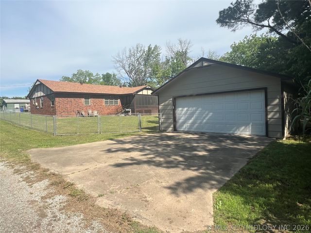 109435 S 4154 Road, Checotah, OK 74426