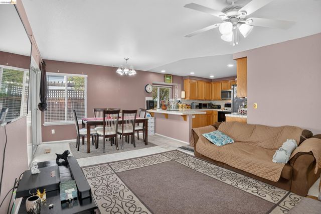 4148 Meadow Lake St, Antioch, CA 94531