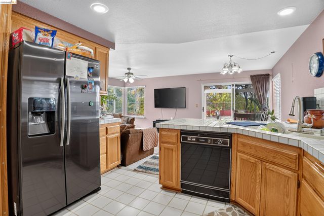 4148 Meadow Lake St, Antioch, CA 94531