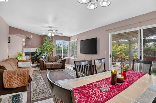 4148 Meadow Lake St, Antioch, CA 94531