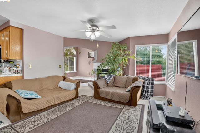 4148 Meadow Lake St, Antioch, CA 94531