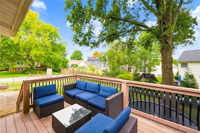 27 Oak Valley Drive, St Peters, MO 63376