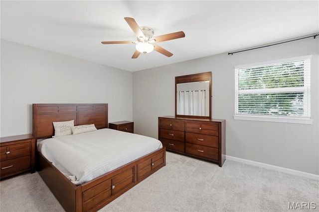 27 Oak Valley Drive, St Peters, MO 63376