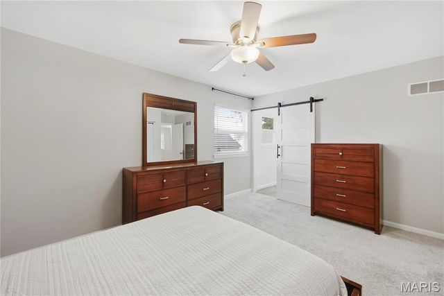 27 Oak Valley Drive, St Peters, MO 63376