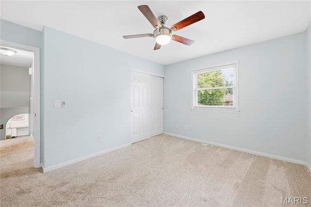 27 Oak Valley Drive, St Peters, MO 63376