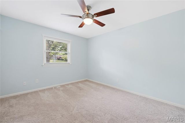 27 Oak Valley Drive, St Peters, MO 63376