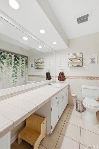 27 Oak Valley Drive, St Peters, MO 63376