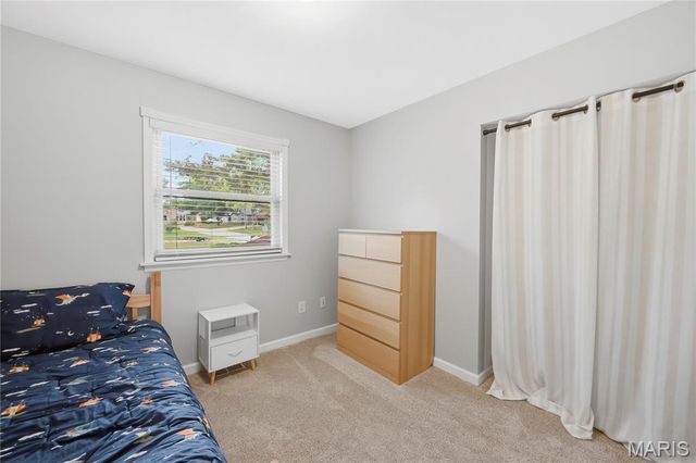 27 Oak Valley Drive, St Peters, MO 63376